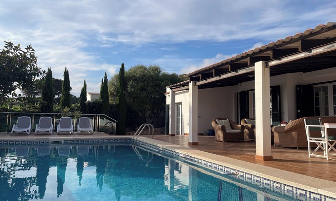 Sant Lluis Villa | Pretty villa with sea view in Cala Torret