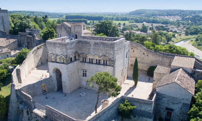 Meysse House | Pretty village house with private courtyard in Meysse, Ardèche.