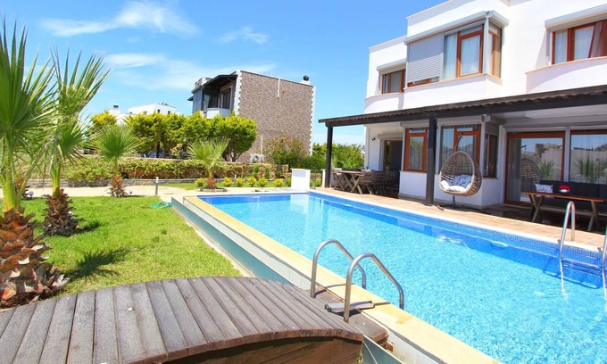 Dagbelen Villa | PRİVATE POOL VİLLA İN QUİTE LOCATİON...just 1,5km far to beach