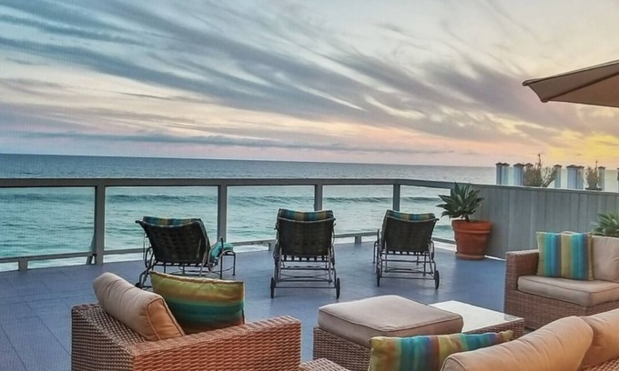 Eastern Malibu House | PRICELESS OCEANFRONT MALIBU RD SPECTACULAR GETAWAY QUIET LOCATION AWAY FROM PCH