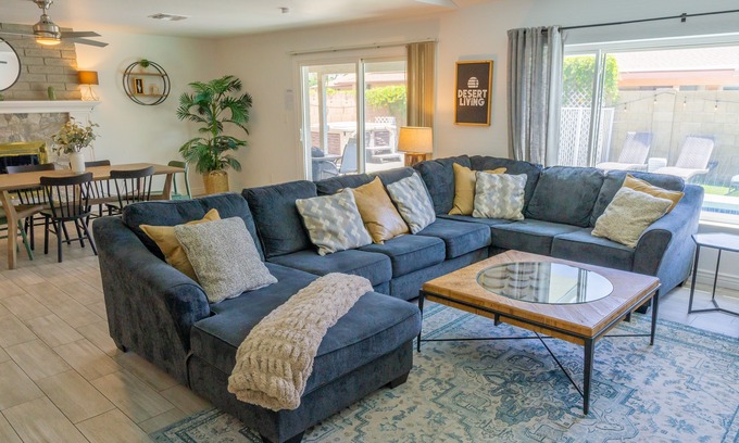 Peoria Ave Citizen's Group House | Prickly Pear Desert Oasis- 3 Bedroom/Pool/Spa/Putting Green