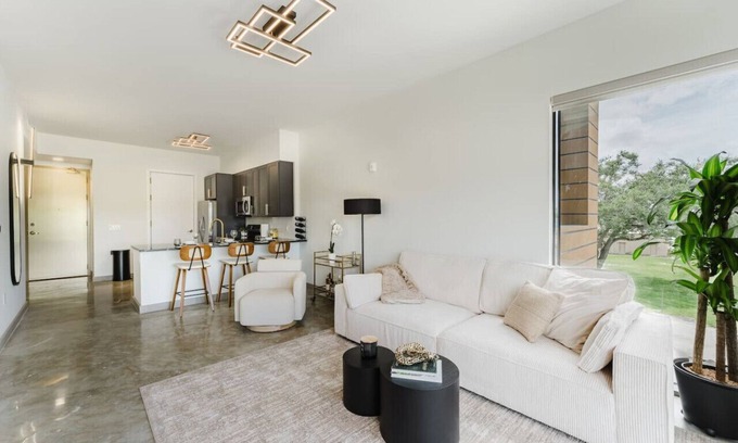 Fort Lauderdale Apartment | Prime 2BR Near FLL Airport, Dania Beach & Pointe