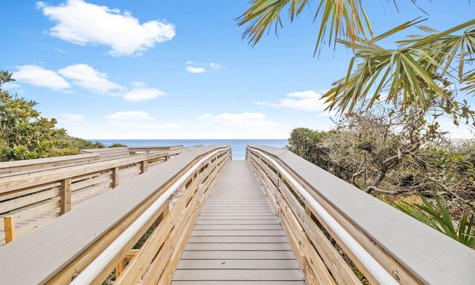 San Juan Apartment | Prime 30A Location, Beach Access, Pool, Wifi, King Bed