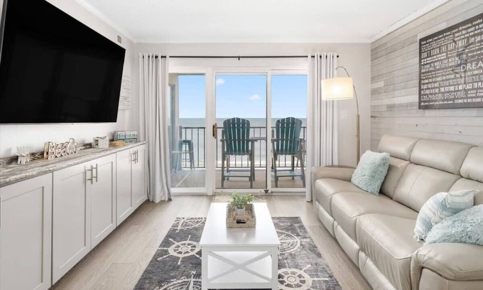 North Ocean City Condo | Prime Floor Two Bedroom Oceanfront Condo