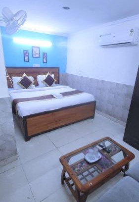 East of Kailash Hotel | Prime Hotel - 2 Mins From Durgabai Deshmukh South Campus Metro