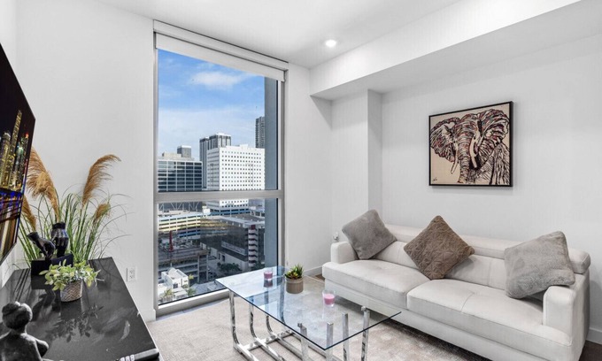 Overtown Apartment | Prime Location 1-Bed Retreat W/Free Parking