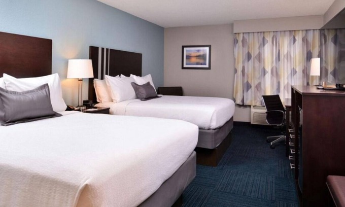 Blaine House | Prime Location! 2 Convenient Units, Free Parking & Breakfast, Indoor Pool