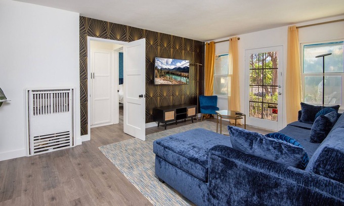 Carthay Circle Apartment | Prime Location and Luxury Living w/ Hot Tub