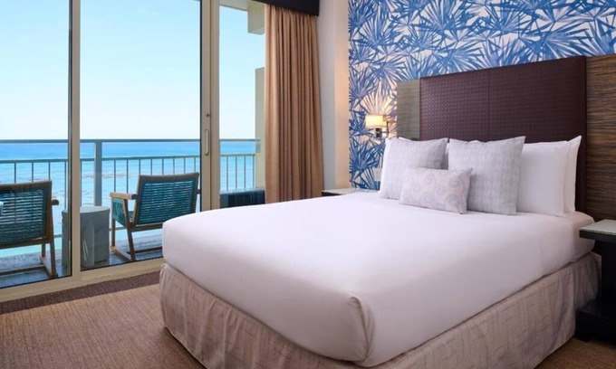 Diamond Head - Kapahulu - St. Louis Hotel | Prime Location at Kaimana Beach | Ocean View | Direct Beach Access