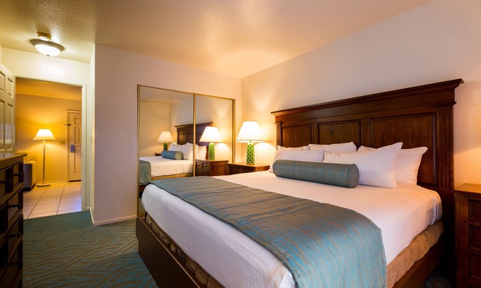 Oxnard Shores Hotel | Prime Location! Fully Equipped Kitchen, Parking Onsite!