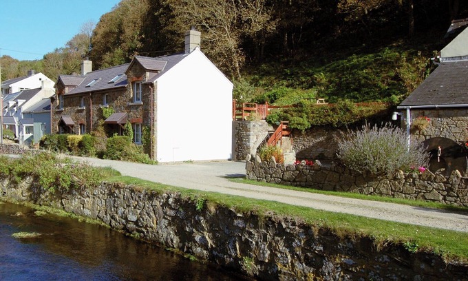 Solva Cottage | Prime location Honeysuckle Cottage Solva.
