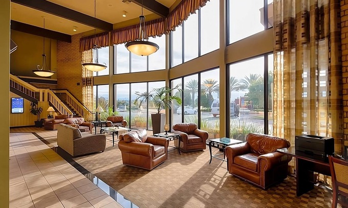Redding Resort | Prime Location! Outdoor Pool, FREE Parking, Pets Allowed, Near Sundial Bridge!