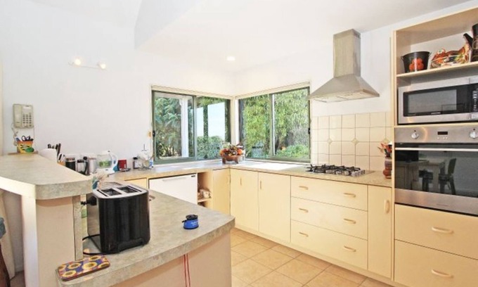 Motueka House | Prime location; Quality Secluded Beach-front Cottage!
