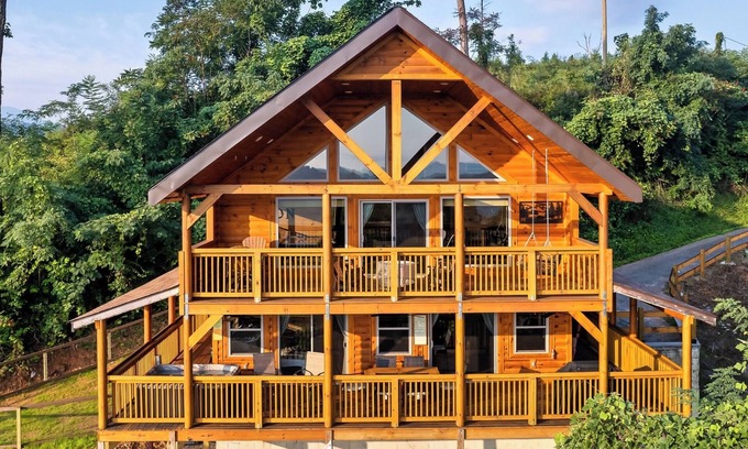 Gatlinburg - Pigeon Forge Cabin | Prime Location! Relaxing 2/2 Luxury Cabin! Views, Fire Pit, Hot Tub & Game Room.