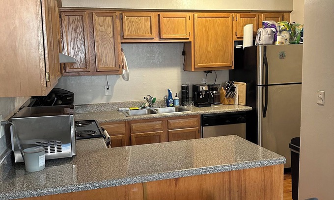 Auburn Apartment | Prime Location, Top Amenities – Walk to Downtown & Auburn Stadium!