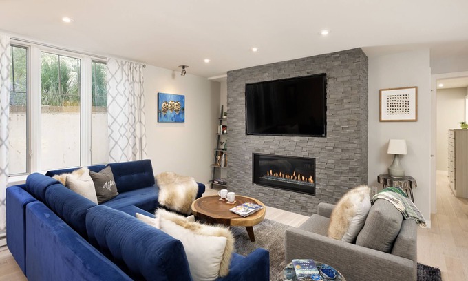 Aspen Condo | Prime location, walk to everything in Aspen! 2 blocks to Gondola