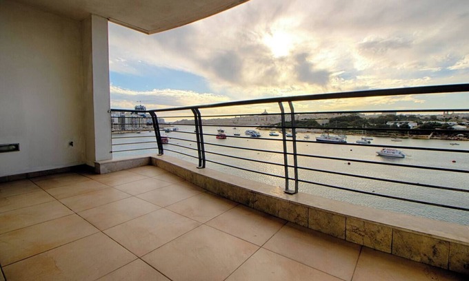 Gzira Apartment | Prime location with breathtaking sea views! Stay in style at this modern, fully furnished 4-bedroom apartment in the heart of Sliema, Malta.