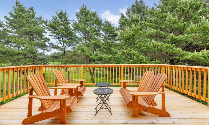 Manzanita House | Prime Manzanita Beach House by the Park near the beach and center of town.