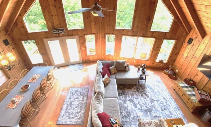Flat Hollow Marina Cabin | Prime Norris Lakefront Cabin, Covered Dock, Hot tub, Firepit, 5 bed, 3.5 bath