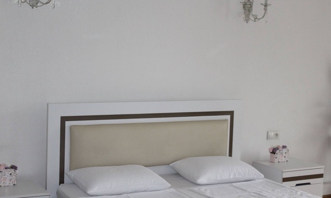 Chugureti Apartment | Prime Old Tbilisi Location - Walk to Major Attractions