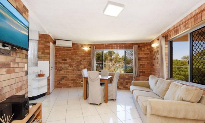 Maroochydore Apartment | Prime position within walking distance to Patrolled beach & all other amenities