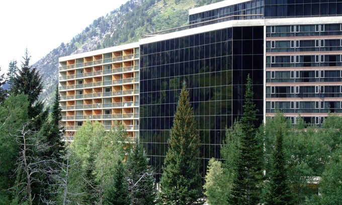 Salt Lake Mountain Resorts Resort | Prime Ski Week at Snowbird's Cliff Club Sleeps 6 in 1bedroom