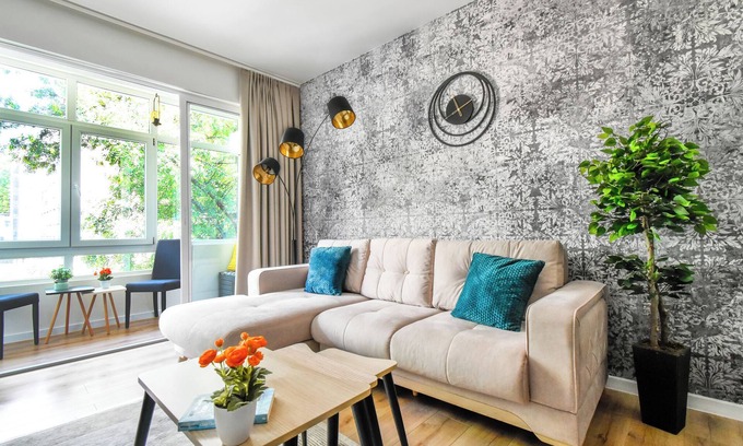 Sofia City Center Apartment | Prime Spot for 5 | Full Kitchen | Wi-Fi | AC
