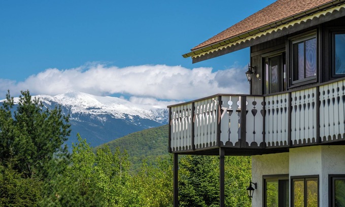 Jackson Condo | Prime spot & stunning mountain views by Storyland!