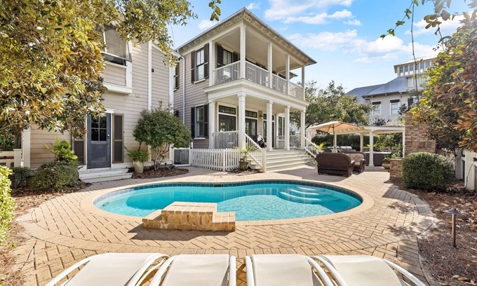Watercolor House | PRIME WATERCOLOR LOCATION! HEATED POOL, LSV, 6 BIKES! STEPS to BEACH CLUB! PET