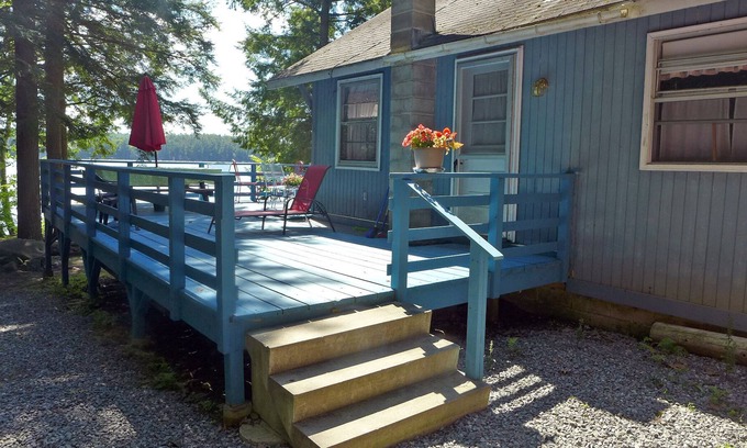 Readfield Cottage | PRIME Waterfront Few choice weeks AVAILABLE