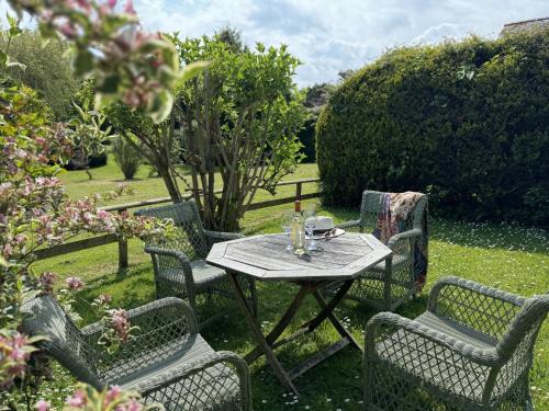 Dittisham House | Primrose Cottage - South facing cottage in the heart of Dittisham