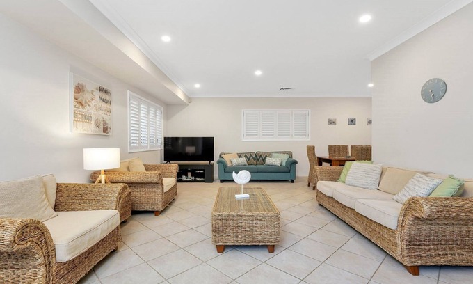 Terrigal House | PRIMROSE SANDS | Accom Holidays