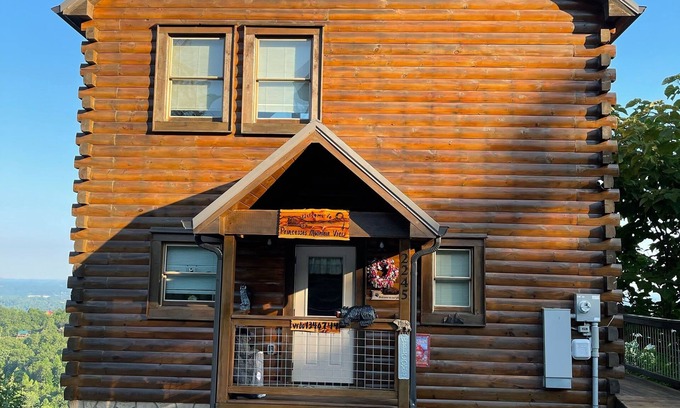 Gatlinburg - Pigeon Forge Cabin | Princesses Mountain View , Romantic/Honeymoon getaway