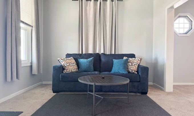 Princeton Apartment | Princeton Place - QUEEN 2BD/1BA Apt