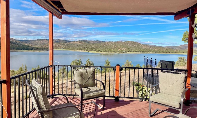 Prineville Ski Chalet | Prineville Reservoir Lake House: Boat Pkg, Kayaks, Paddle Boards, & Beach Access