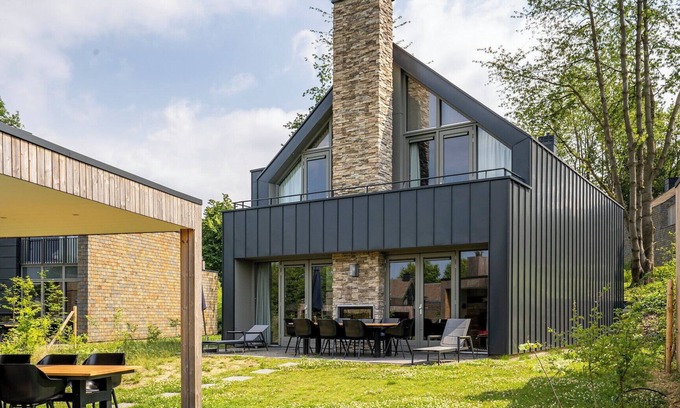 Maastricht Villa | Prinsenvilla Wellness Waterfront - 4 bedrooms/4 bathrooms