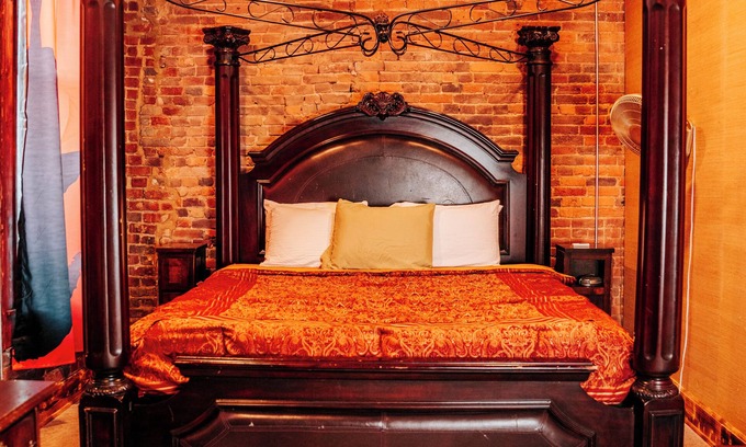 Downtown Nashville House | Printers Alley Decades Penthouse 8br/5bth 500sf 2.5 blocks from Broadway