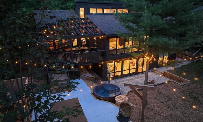 Grand Bend Cottage | Priolo on the Trail-Japandi Retreat w Nordic Spa