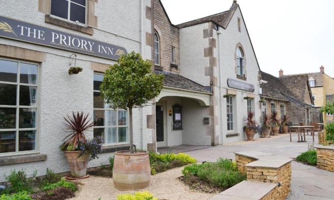 Tetbury Hotel | Priory Inn