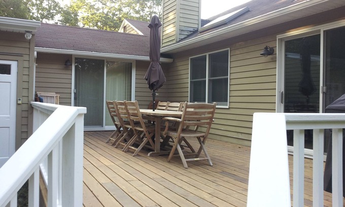 Clearwater Beach House | Pristine East Hampton Getaway! Walk to Private Beach! Huge Outdoor Shower!