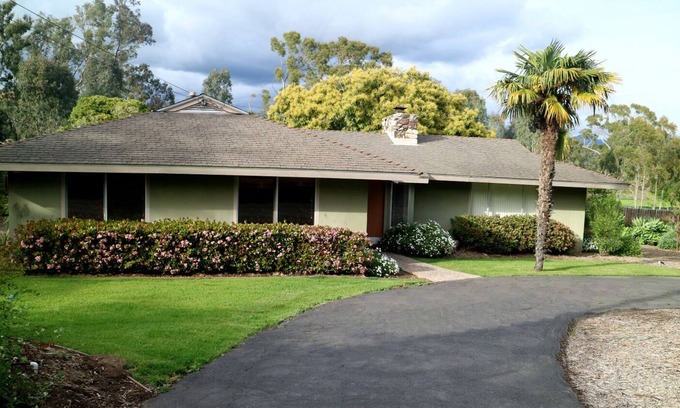 West Mesa House | Pristine Home 2 min to Beach Monthly rental only
