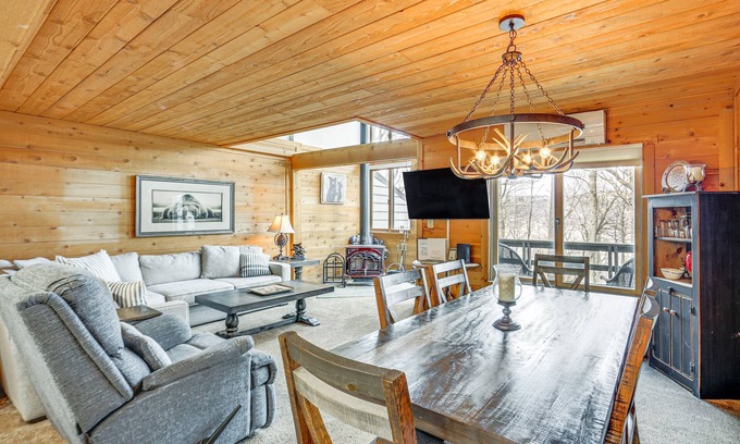 Seven Springs House | Pristine Resort Townhome 2 Mi to Seven Springs Mtn