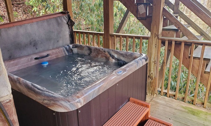 Gatlinburg - Pigeon Forge Cabin | Privacy at Creek Song cabin.