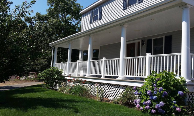 Truro House | Privacy & near Balston Beach! Great for extended families!