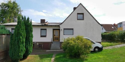 Kassel House | Privat Haus mit Garten eigener Küche und Badezimmer WC für 6 Pers in Kassel Wilhelmshöhe