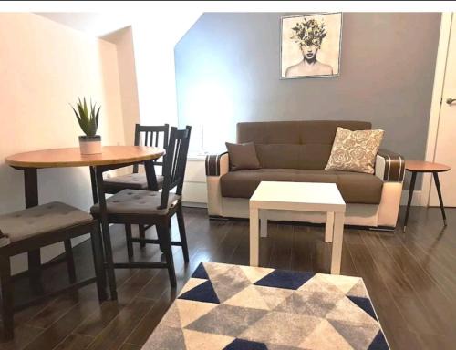 Ealing Common Apartment | Private 1 Bed apartment, by Ealing Common Station