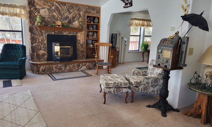 Robertson House | Private 10-room house. Safe, Secluded, Surrounded by lakes, rivers, & creeks!