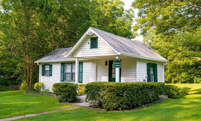Norcross House | Private 1BR Cottage In Downtown Historic Norcross