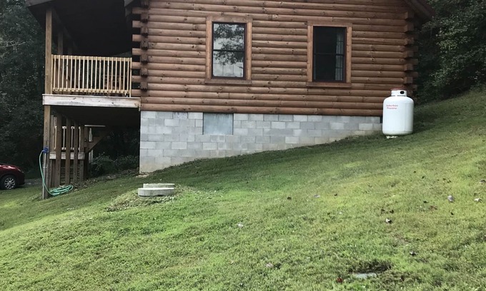 Beaver Cabin | Private 2 bedroom Cabin with Large Covered Deck