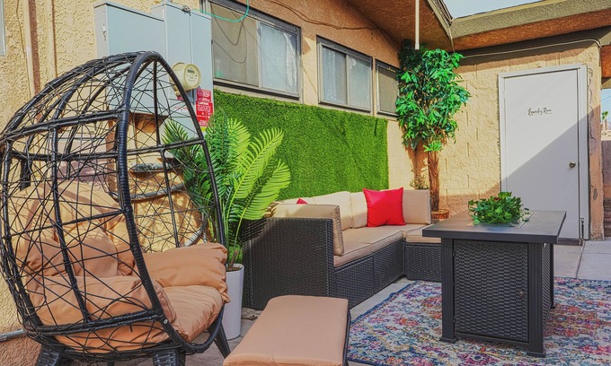 Downtown Las Vegas House | Private 2 Bedroom Guesthouse Near Fremont!